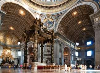 Sint-Pietersbasiliek bezoeken in Rome: Wat zien? + Hoe wachtrijen vermijden sint pietersbasiliek rome dingen om te doen