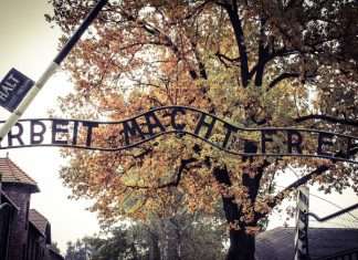 arbeit macht frei poort auschwitz