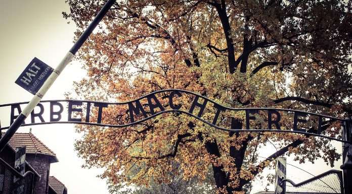 arbeit macht frei poort auschwitz