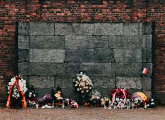auschwitz arbeit macht frei poort