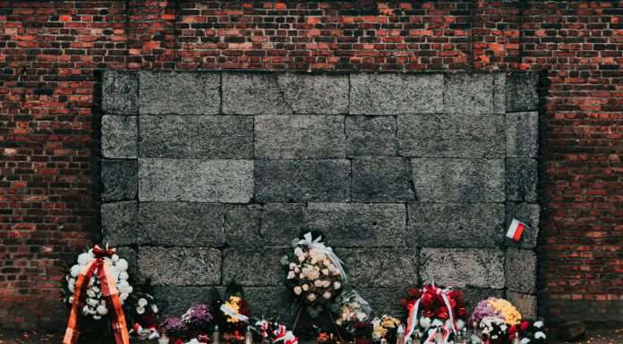 auschwitz arbeit macht frei poort